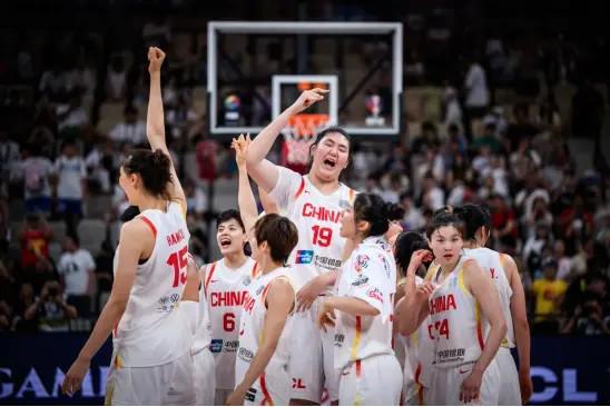 开云体育-第二节被打18-0，中国女篮半场11次失误，上场比赛全场仅9个